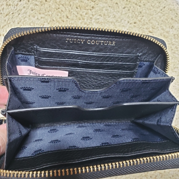 Juicy Couture - Black Wristlet "JC" Gold Hardware - Wallet - Picture 5 of 7